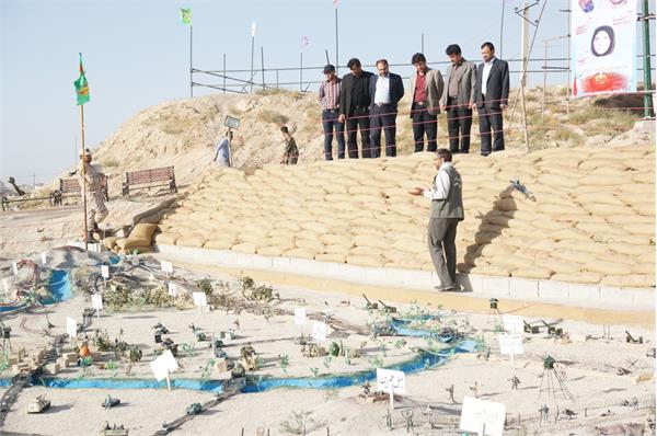 بازدید مدیر و کارکنان اداره کل ICT استان از نمایشگاه هفته دفاع مقدس