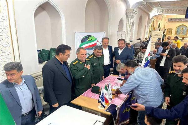 برپایی میز خدمت جهادی با شعار دولت در کنار مردم